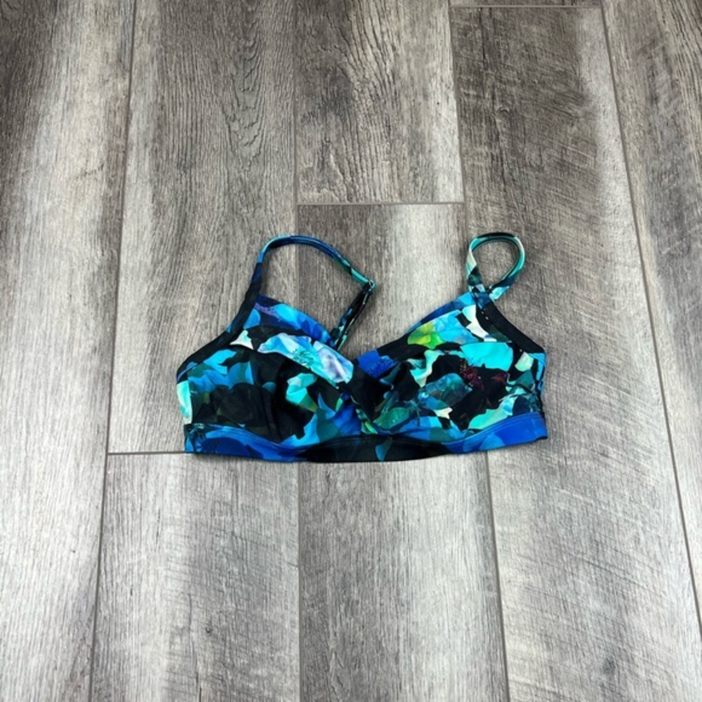 34B/C‎ Athleta Blue Print Twister Bikini Top
